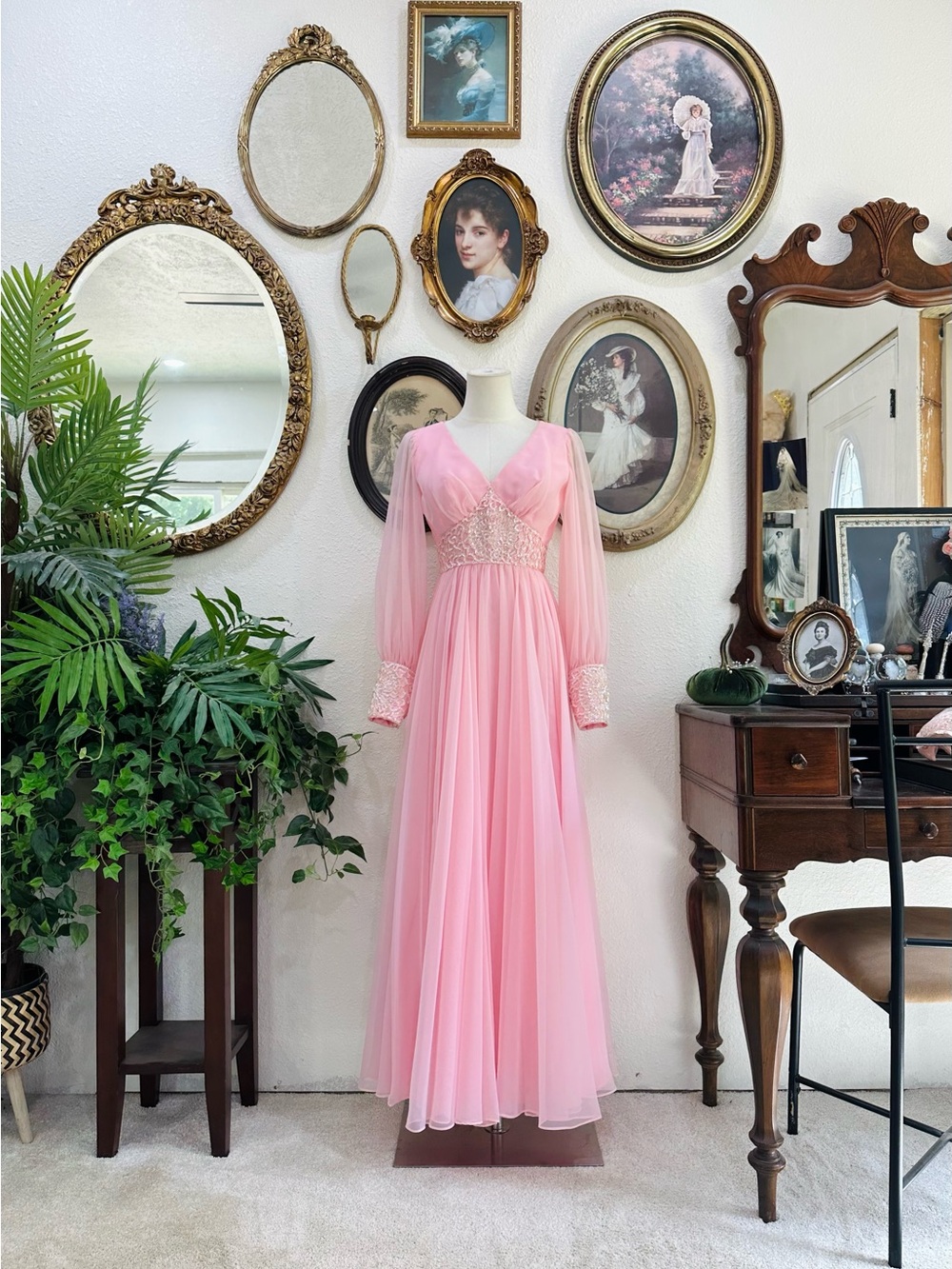 Vintage-Inspired Pink Long Sleeve Evening Dress